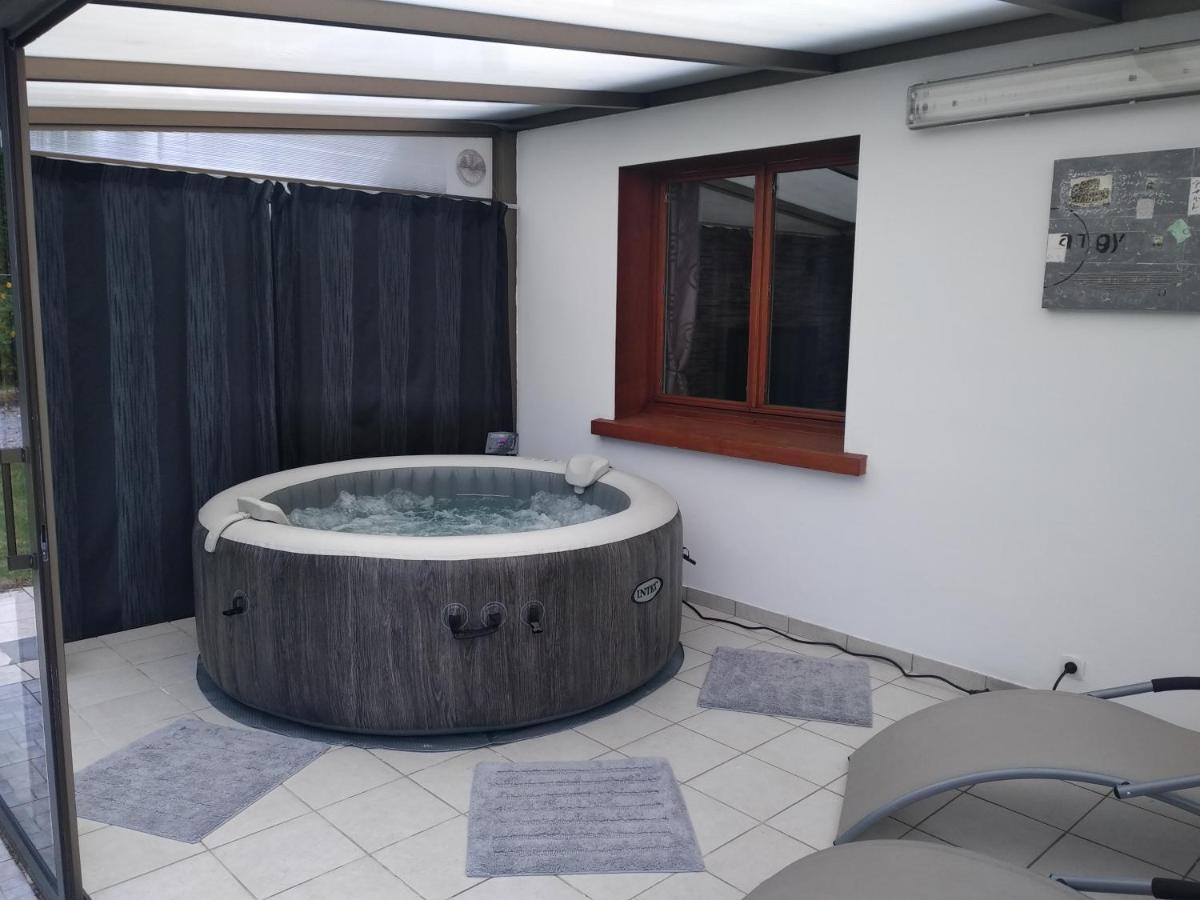 Gite De La Souche Avec Jacuzzi Doudeauville المظهر الخارجي الصورة